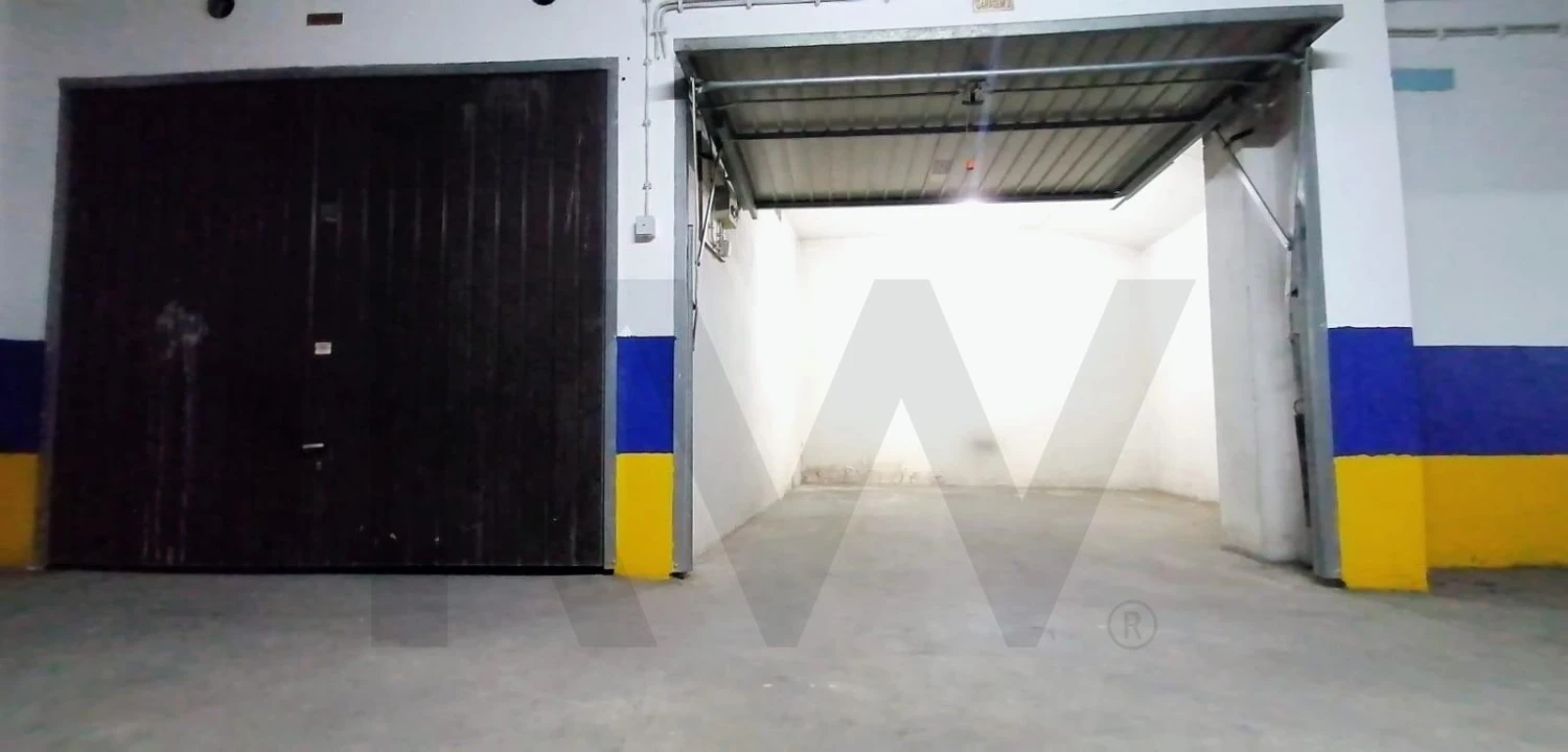 Garagem para Arrendamento em Queluz e Belas Foto 2