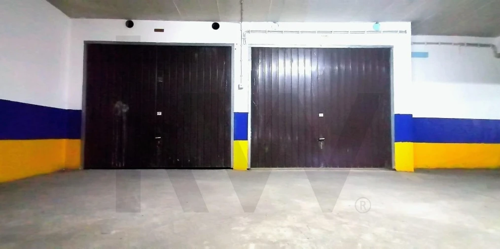Garagem para Arrendamento em Queluz e Belas