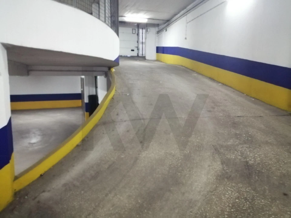 Garagem para Arrendamento em Queluz e Belas Foto 8