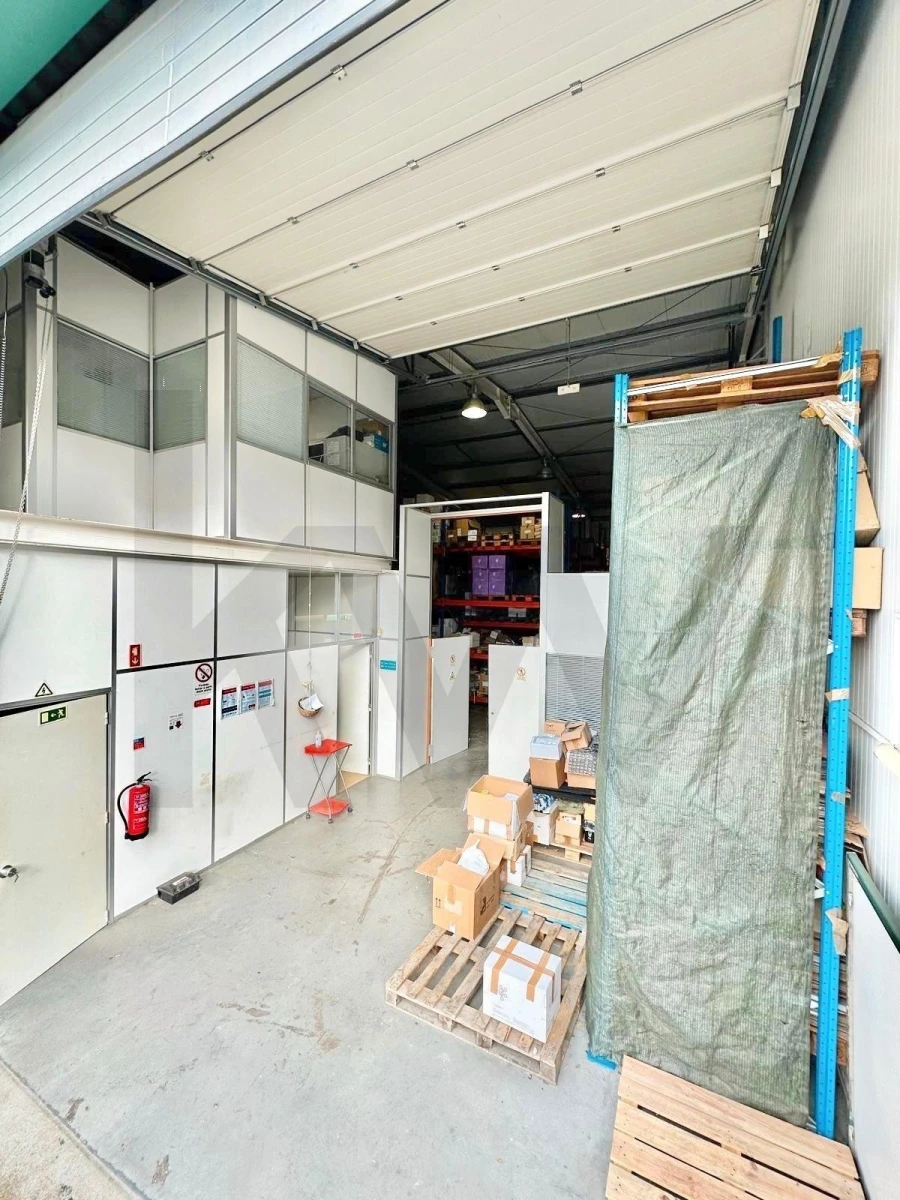 Armazém para Venda em Seixal, Arrentela e Aldeia de Paio Pires Foto 4