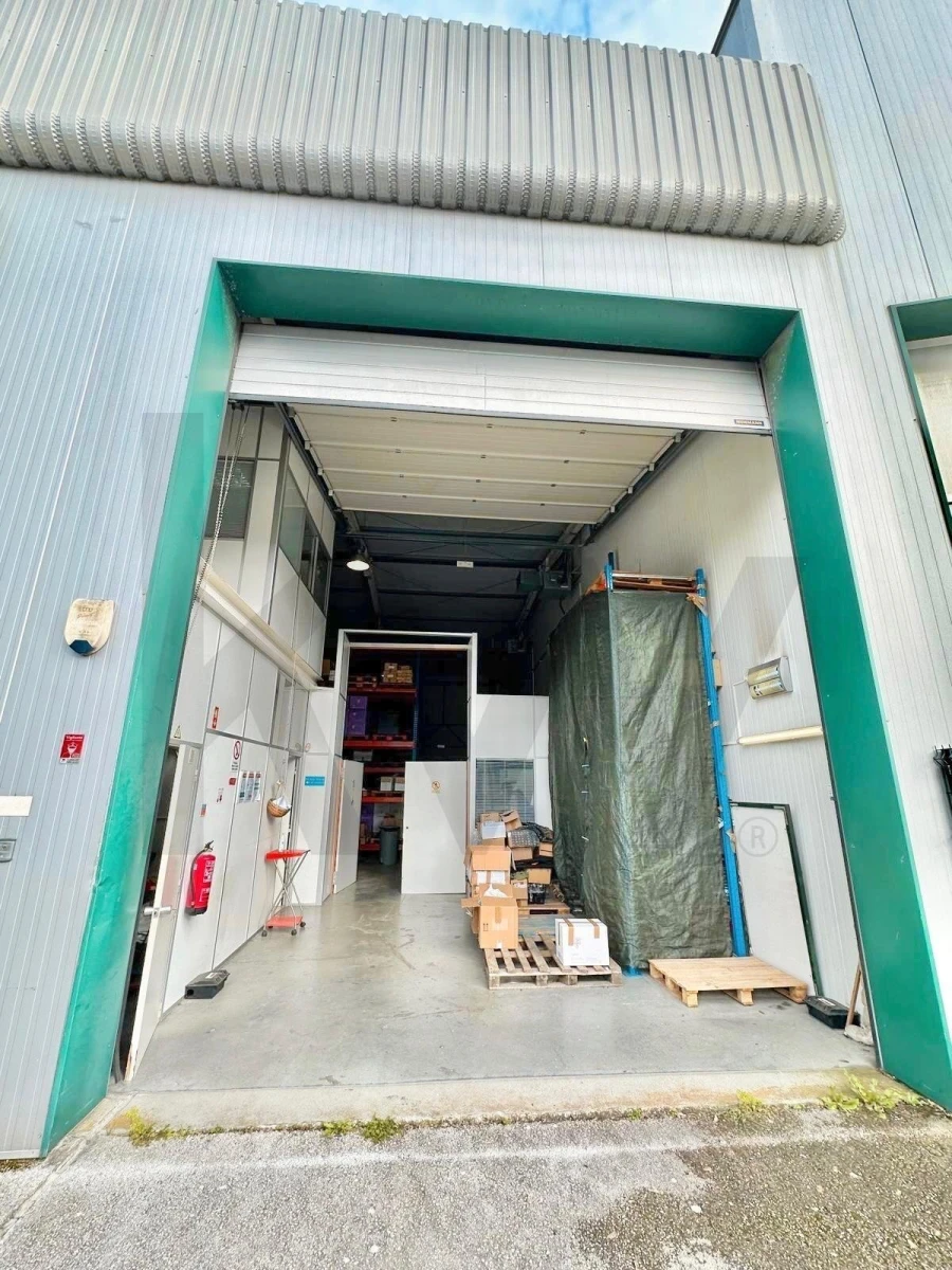 Armazém para Venda em Seixal, Arrentela e Aldeia de Paio Pires Foto 3