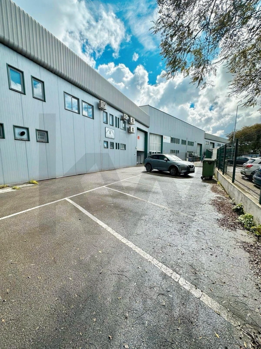 Armazém para Venda em Seixal, Arrentela e Aldeia de Paio Pires