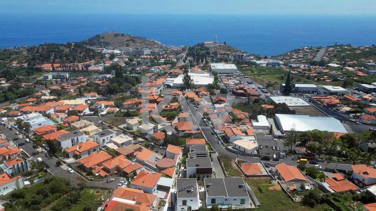 Moradia T3 para Venda em Santo Antonio Foto 3