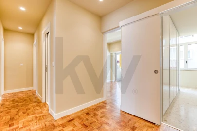 Apartamento T3 para Arrendamento em Arroios