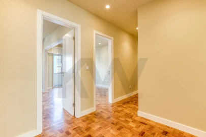 Apartamento T3 para Arrendamento em Arroios