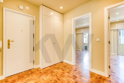 Apartamento T3 para Arrendamento em Arroios