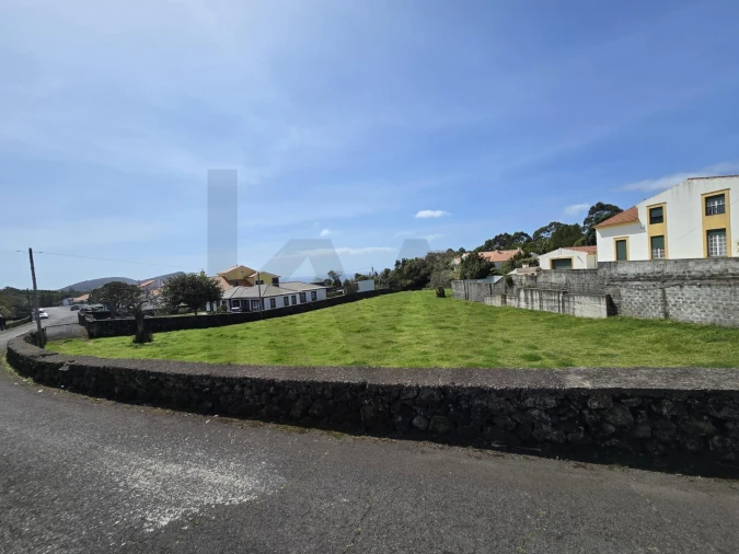 Terreno para Venda em São Mateus da Calheta Foto 2