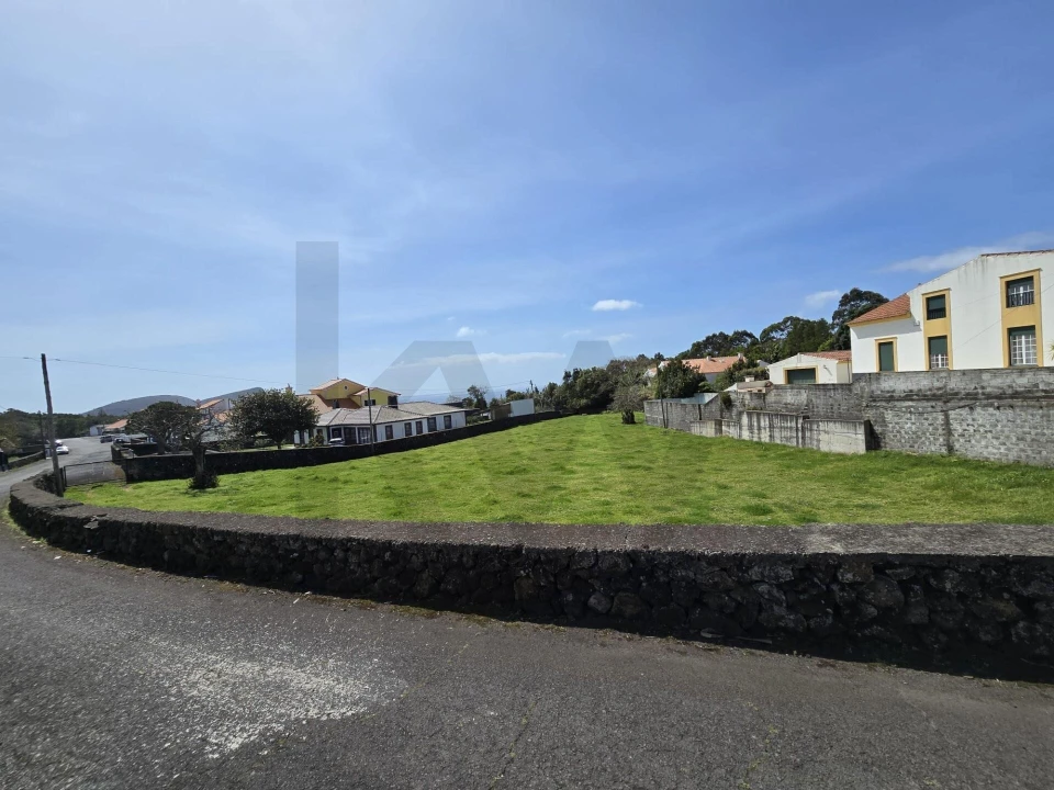 Terreno para Venda em São Mateus da Calheta Foto 2