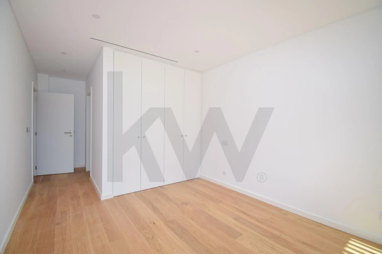 Moradia T5 para Arrendamento em Barcarena Foto 26