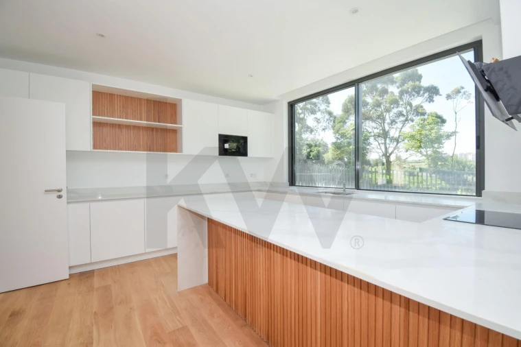 Moradia T5 para Arrendamento em Barcarena Foto 14