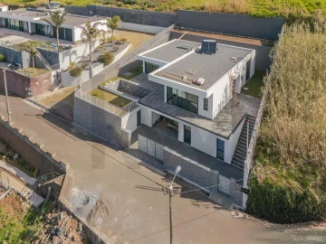 Moradia T3 para Venda em Arco da Calheta