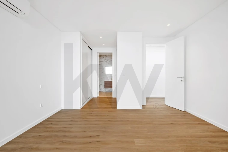 Moradia T3 para Venda em Arco da Calheta Foto 28