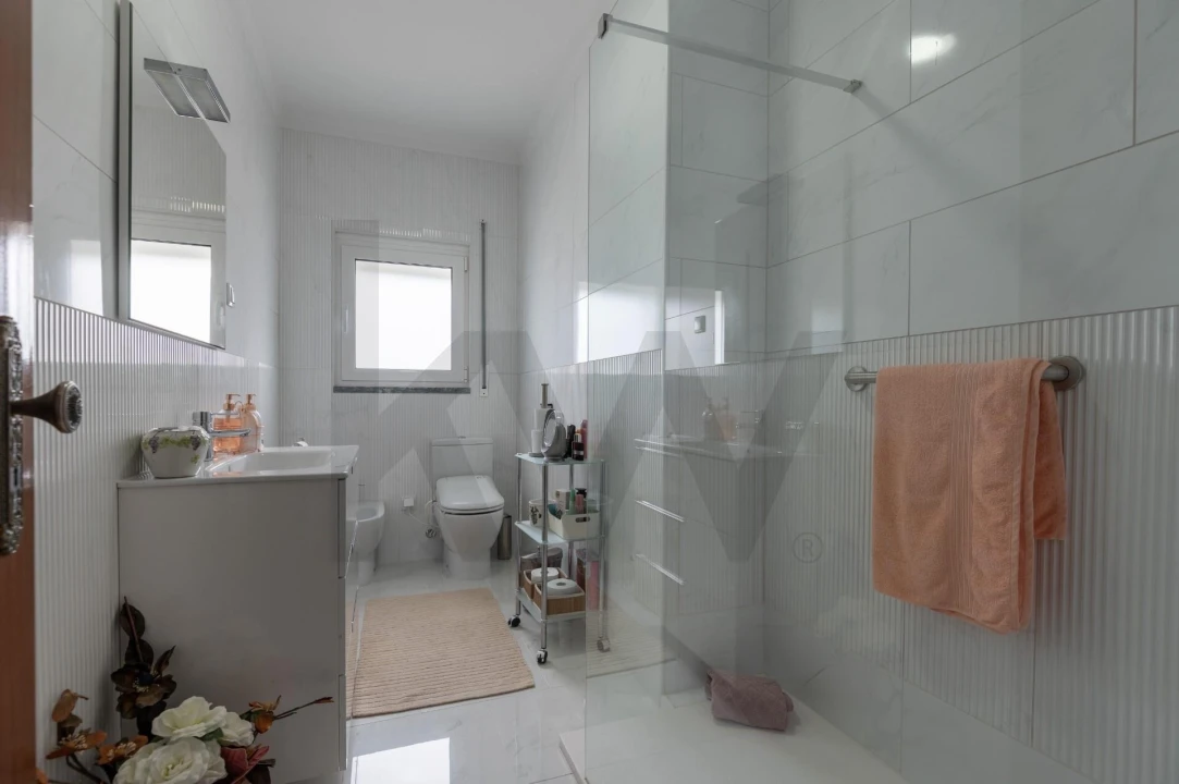 Moradia T5 para Venda em Painho e Figueiros Foto 27