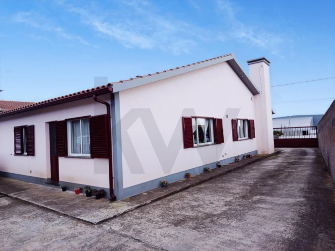 Moradia T3 para Venda em Porto Judeu Foto 31