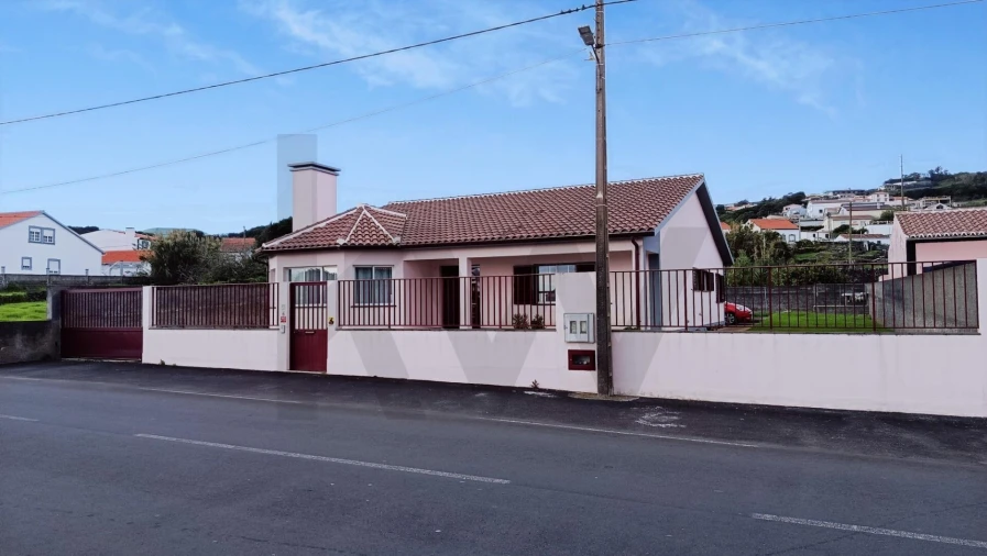 Moradia T3 para Venda em Porto Judeu Foto 2