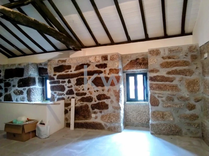 Moradia T2 para Venda em Bustelo, Carneiro e Carvalho de Rei Foto 2