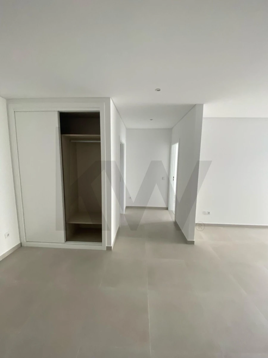 Apartamento T1 para Venda em Nazare Foto 12