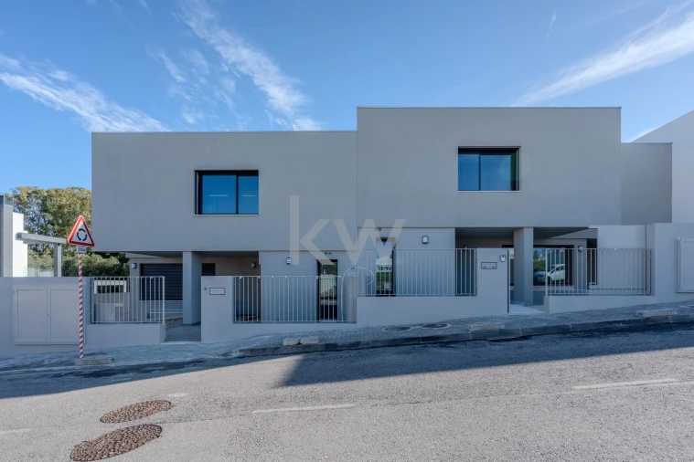 Moradia T3 para Venda em Barcarena