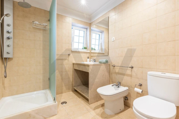 Moradia T6 para Venda em Colares Foto 26