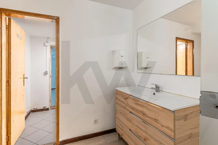 Loja para Venda em Funchal (São Pedro) Foto 14