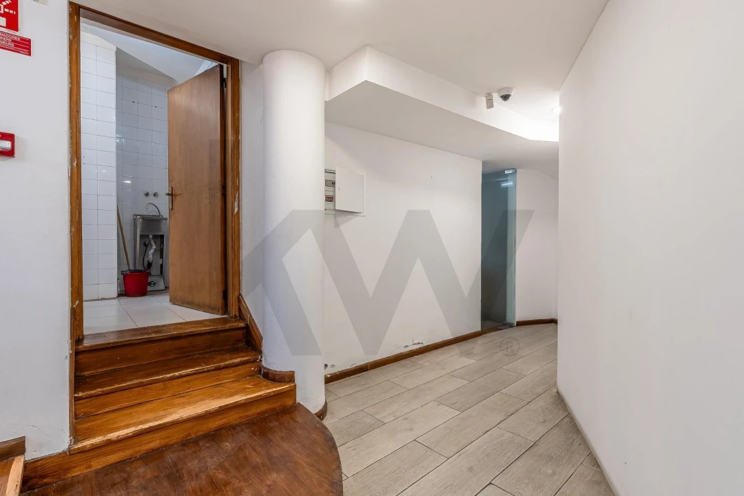 Loja para Venda em Funchal (São Pedro) Foto 13