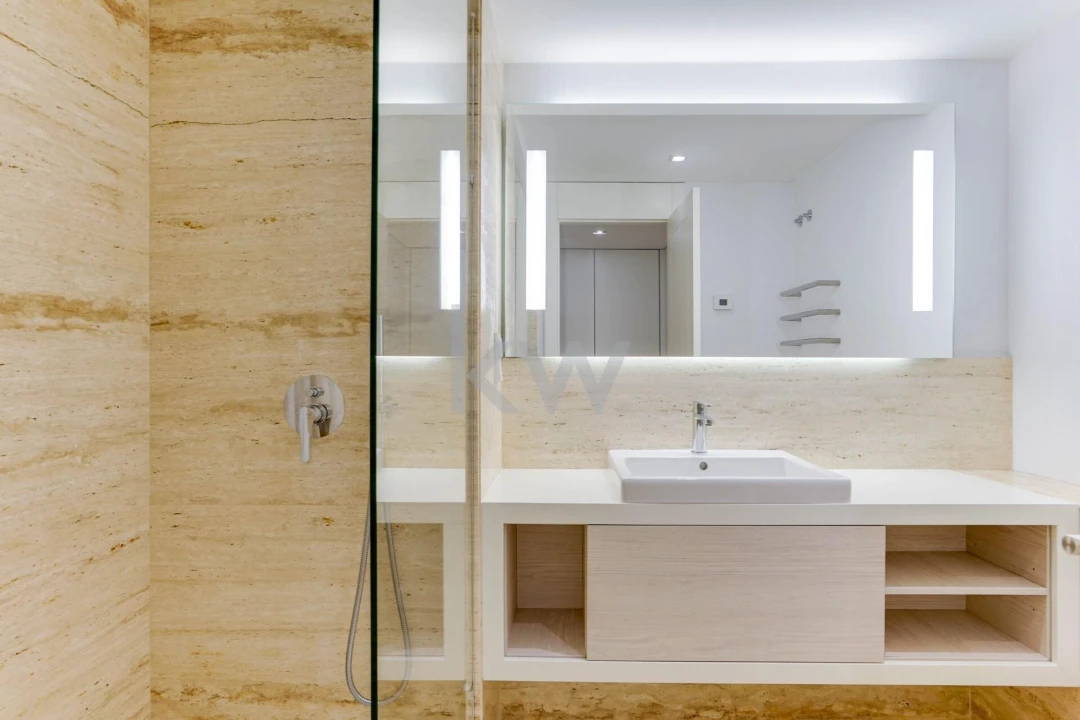 Apartamento T2 para Venda em Santo António Foto 15