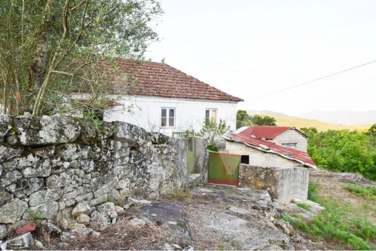 Moradia T3 para Venda em Rio Douro Foto 2