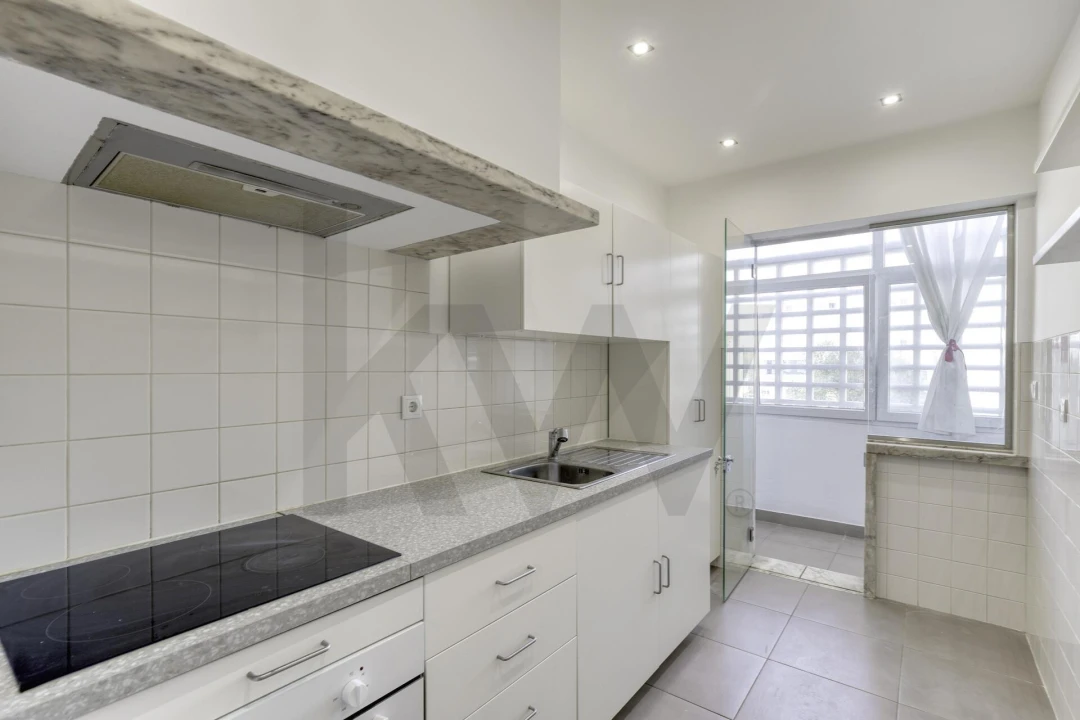 Apartamento T1 para Arrendamento em Alvalade Foto 17
