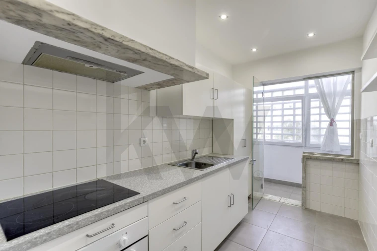 Apartamento T1 para Arrendamento em Alvalade Foto 17