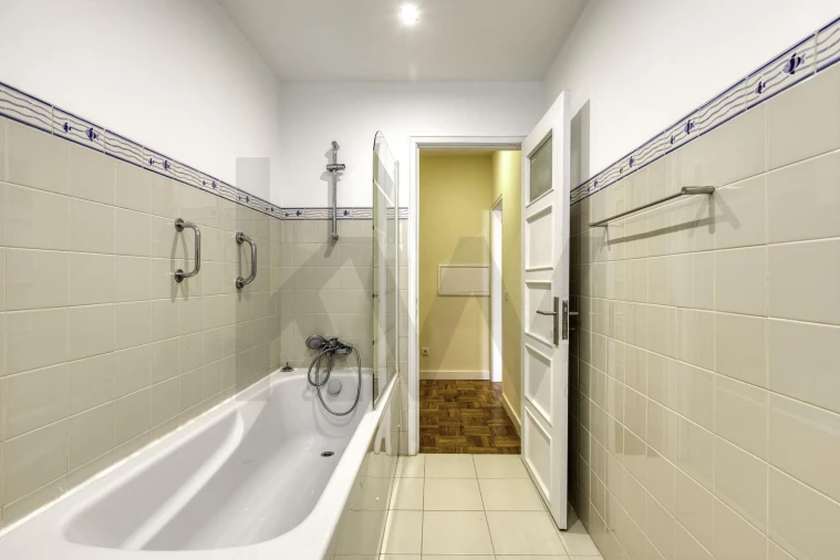 Apartamento T1 para Arrendamento em Alvalade Foto 9