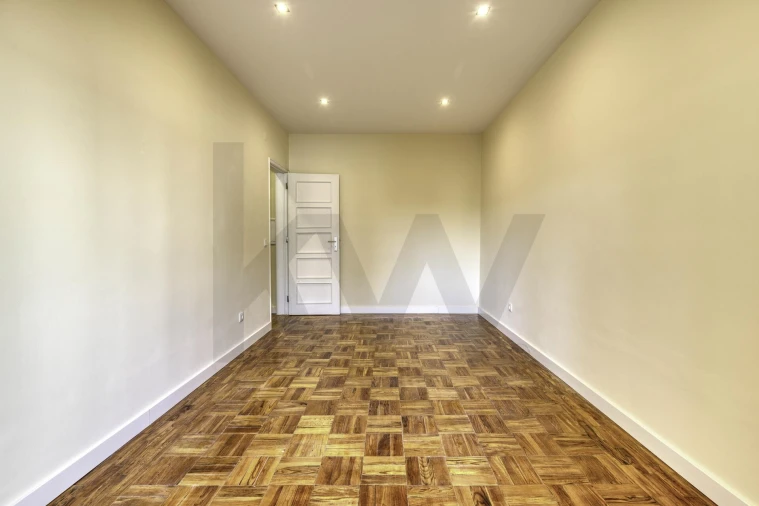 Apartamento T1 para Arrendamento em Alvalade Foto 6
