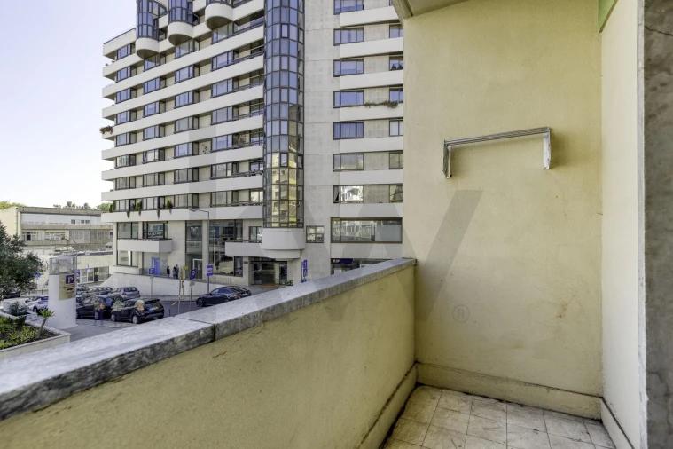 Apartamento T1 para Arrendamento em Alvalade Foto 4
