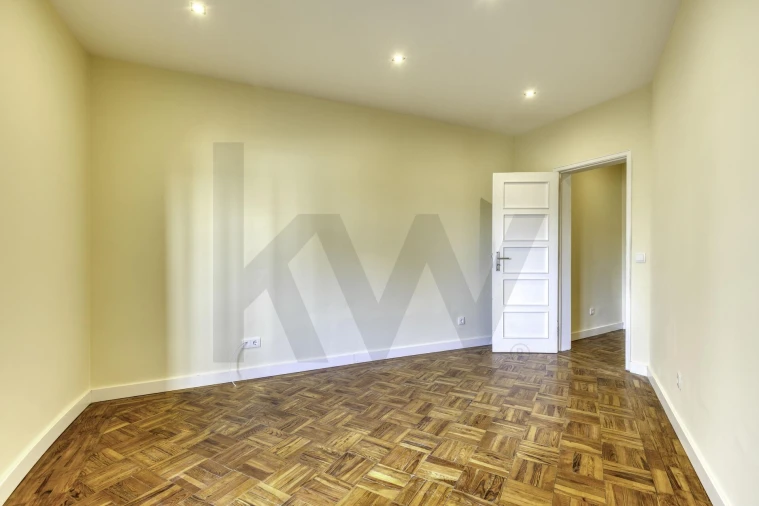 Apartamento T1 para Arrendamento em Alvalade Foto 11