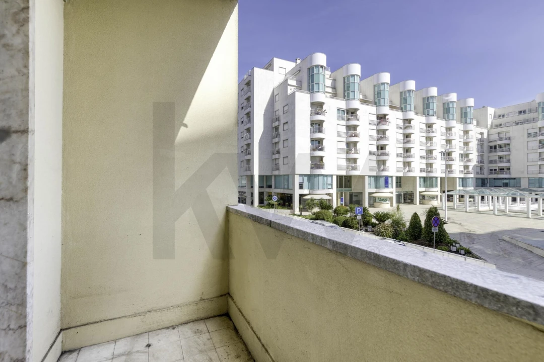 Apartamento T1 para Arrendamento em Alvalade Foto 5