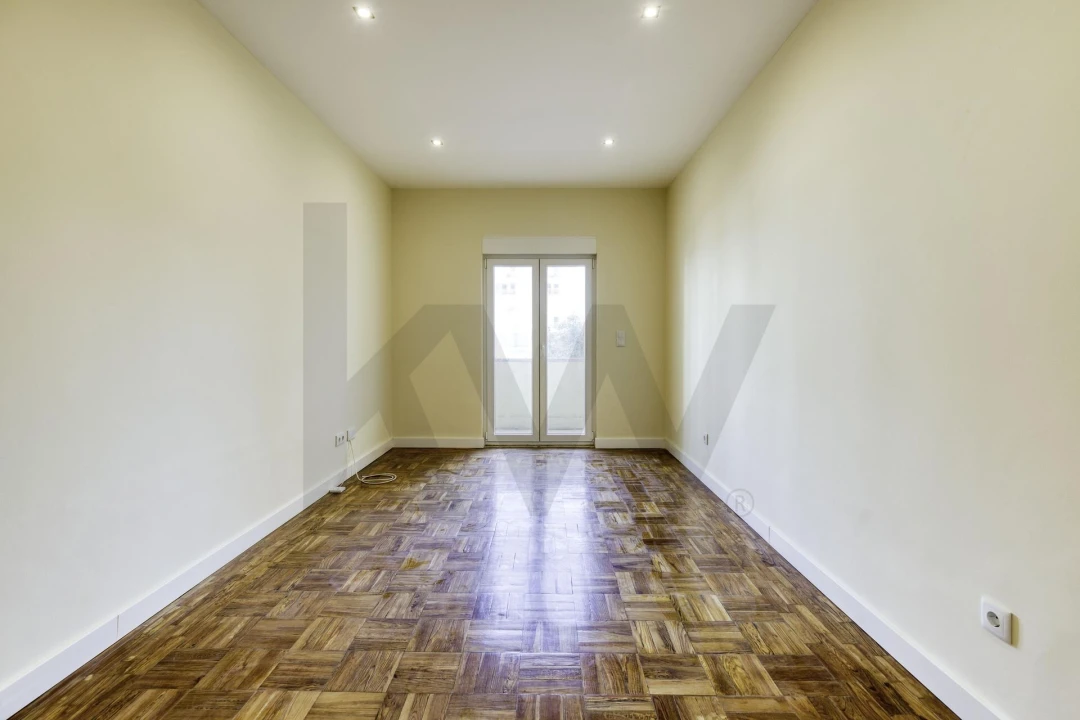 Apartamento T1 para Arrendamento em Alvalade Foto 2