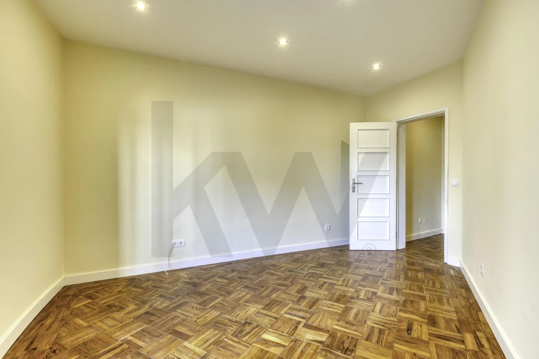Apartamento T1 para Arrendamento em Alvalade Foto 11