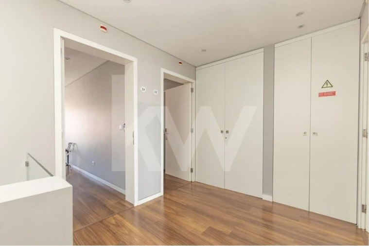 Moradia T9 para Venda em Ponta Delgada (São Sebastião) Foto 46