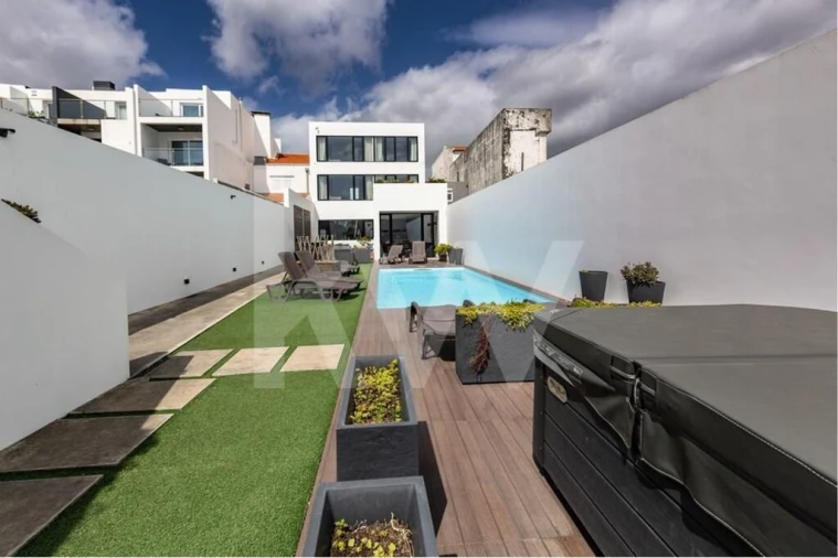 Moradia T9 para Venda em Ponta Delgada (São Sebastião) Foto 62