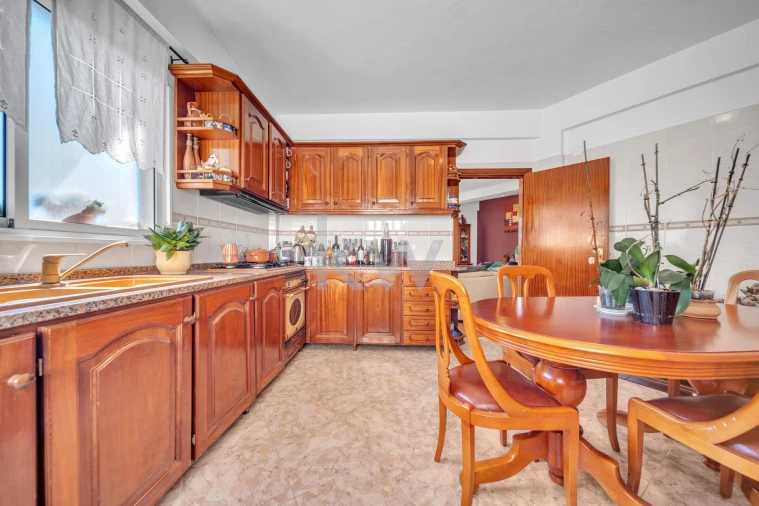 Moradia T3 para Venda em Jardim da Serra Foto 6