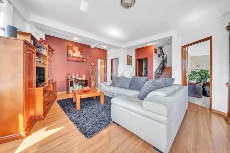 Moradia T3 para Venda em Jardim da Serra Foto 2