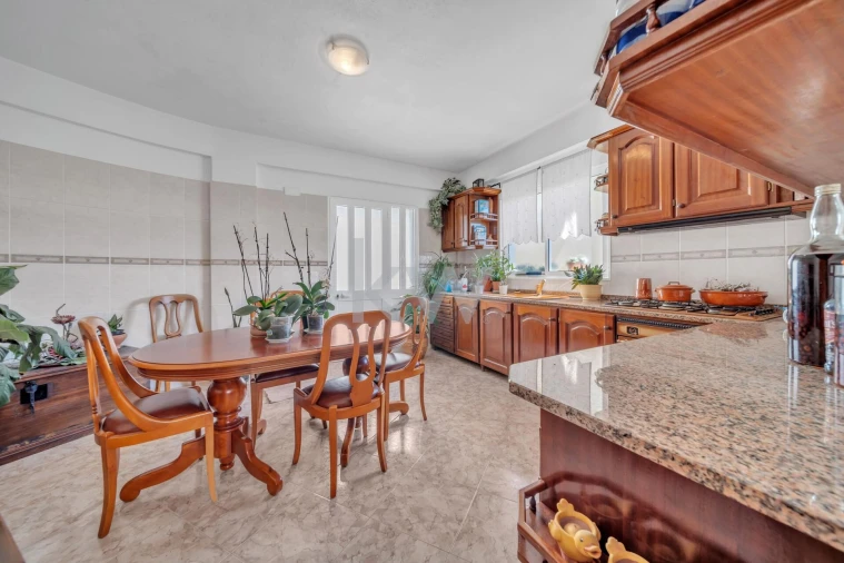 Moradia T3 para Venda em Jardim da Serra Foto 8