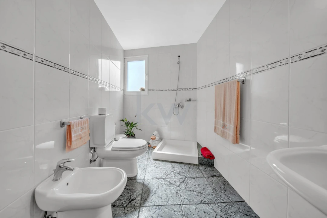 Moradia T3 para Venda em Jardim da Serra Foto 19