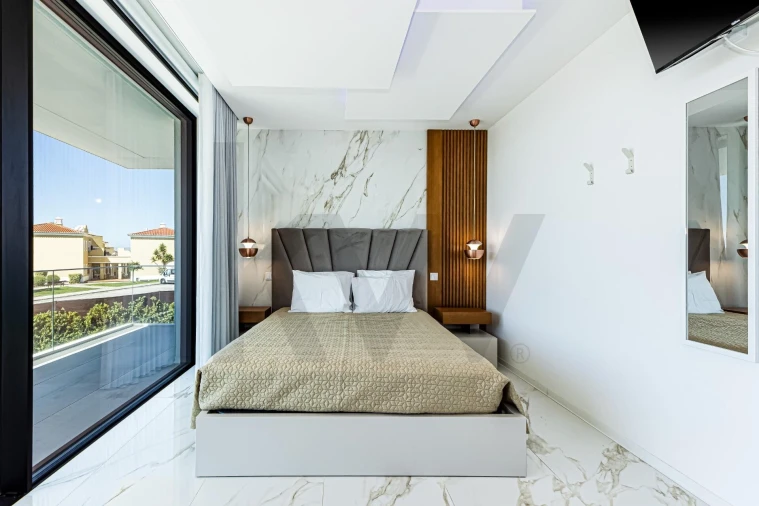 Moradia T5 para Venda em Porches Foto 18