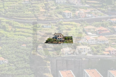 Moradia T6 para Venda em Santa Cruz