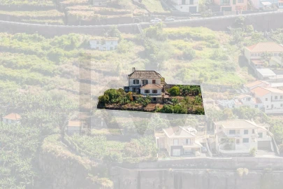 Moradia T6 para Venda em Santa Cruz
