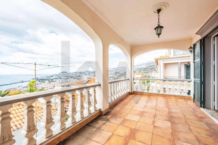 Moradia T4 para Venda em Funchal (Santa Maria Maior) Foto 12