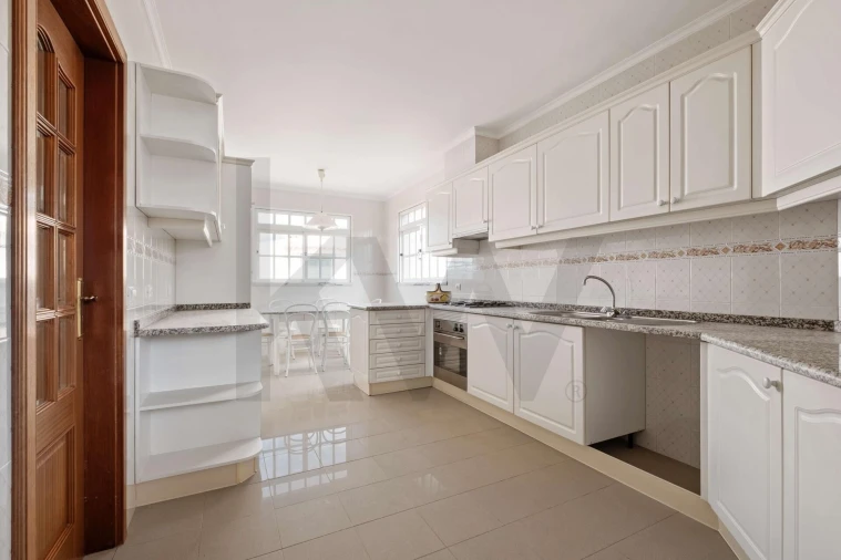 Moradia T4 para Venda em Funchal (Santa Maria Maior) Foto 15