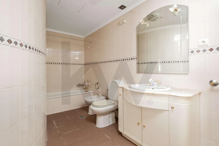 Moradia T4 para Venda em Funchal (Santa Maria Maior) Foto 37