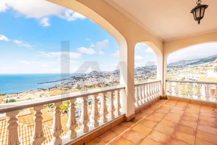 Moradia T4 para Venda em Funchal (Santa Maria Maior) Foto 10