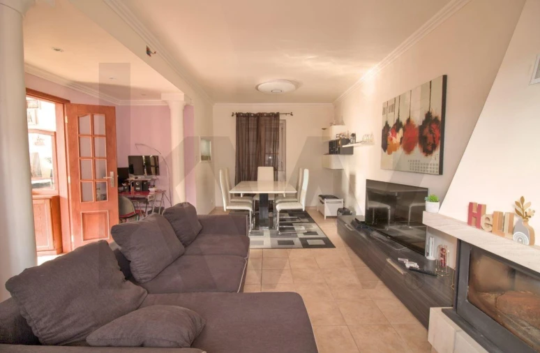 Moradia T3 para Venda em Igreja Nova e Cheleiros Foto 8